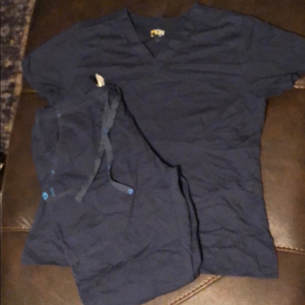 Women’s medical/uniform scrubs